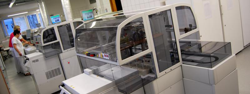 Moderní systém výrazně urychlí analýzu krve v biochemické laboratoři